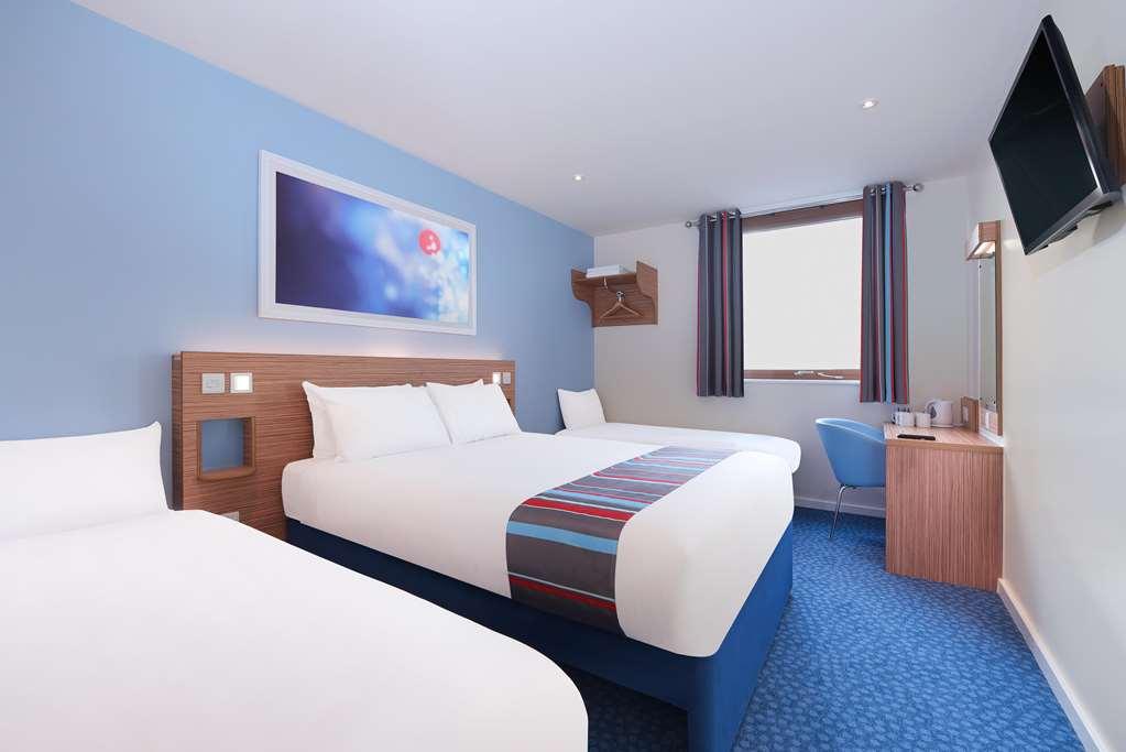 Travelodge Chester Central Room photo