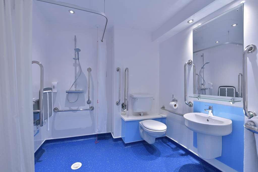 Travelodge Chester Central Room photo