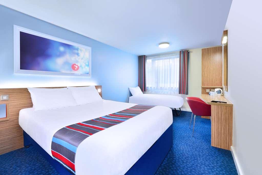 Travelodge Chester Central Room photo