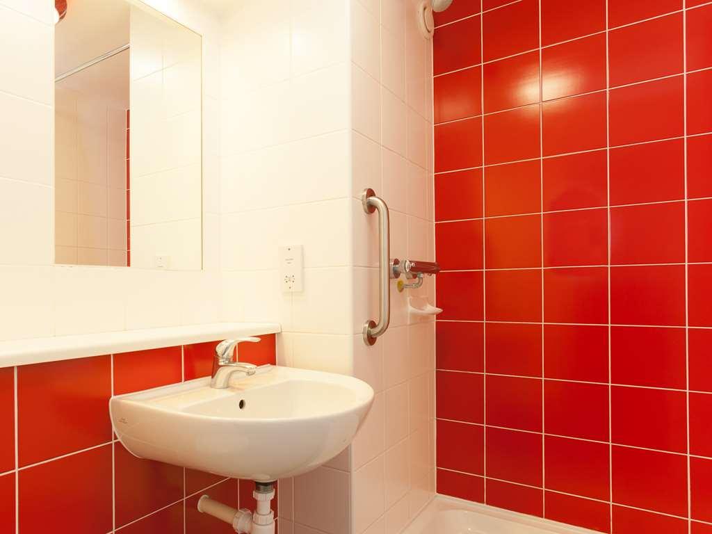 Travelodge Chester Central Room photo